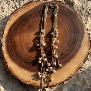 Necklace with pearls on it